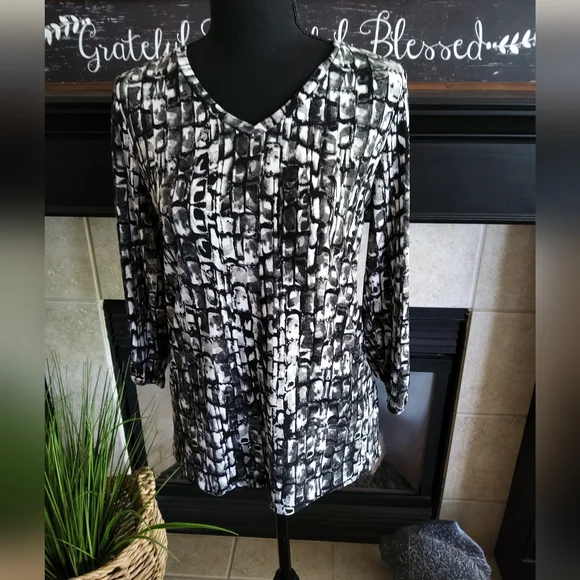 Chico's Ladies Tunic Top - Picture 1 of 9